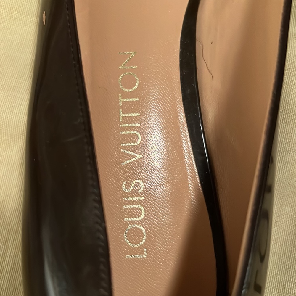 Louis Vuitton Patent Leather Flats with Pink Strap - Picture 11 of 11
